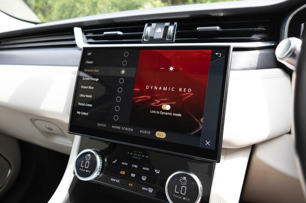Jaguar F-Pace 2.0 D200 R-dynamic Black Awd Red #57