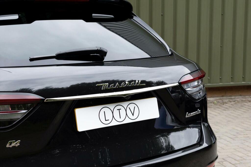 Maserati Levante  Black #71