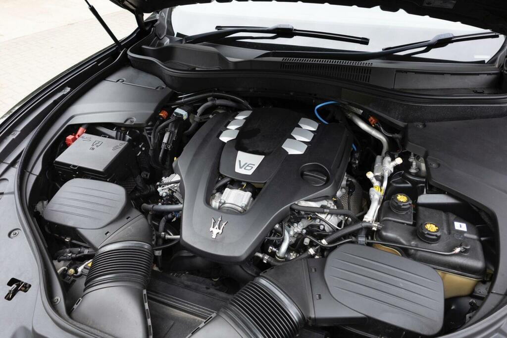 Maserati Levante  Black #10