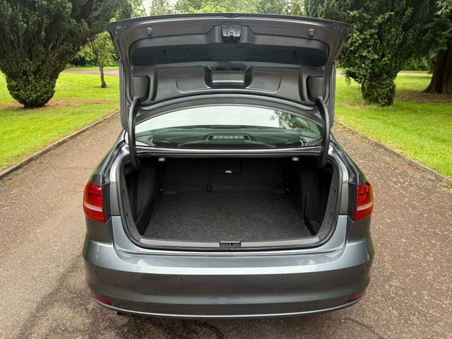 Volkswagen Jetta Bluemotion Technology Tdi  #36