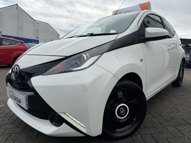 Toyota Aygo 1.0 Vvt-i X-play HG16HRX White #2