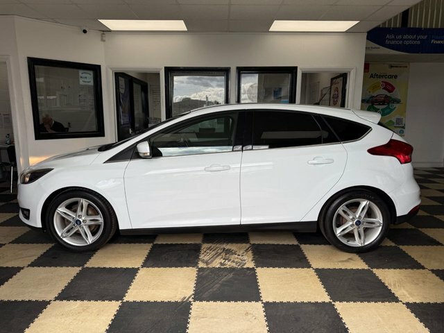 Ford Focus Titanium Hatchback FP15VDY White #6