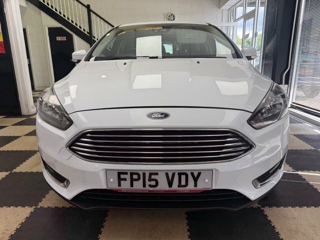 Ford Focus Titanium Hatchback FP15VDY White #3