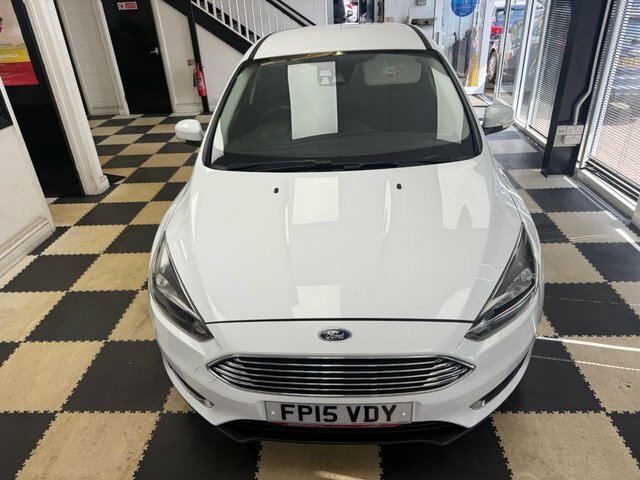 Ford Focus Titanium Hatchback FP15VDY White #5
