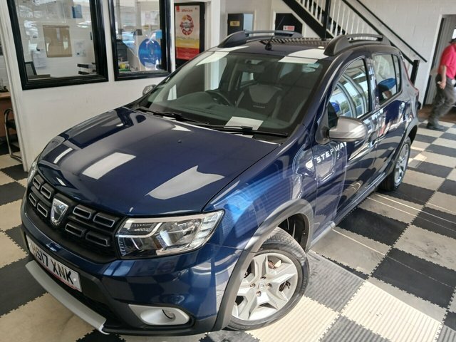 Dacia Sandero Stepway Tce Laureate Hatchback Blue