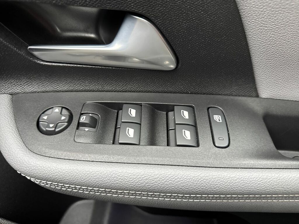 Vauxhall Mokka-e Griffin Green #16
