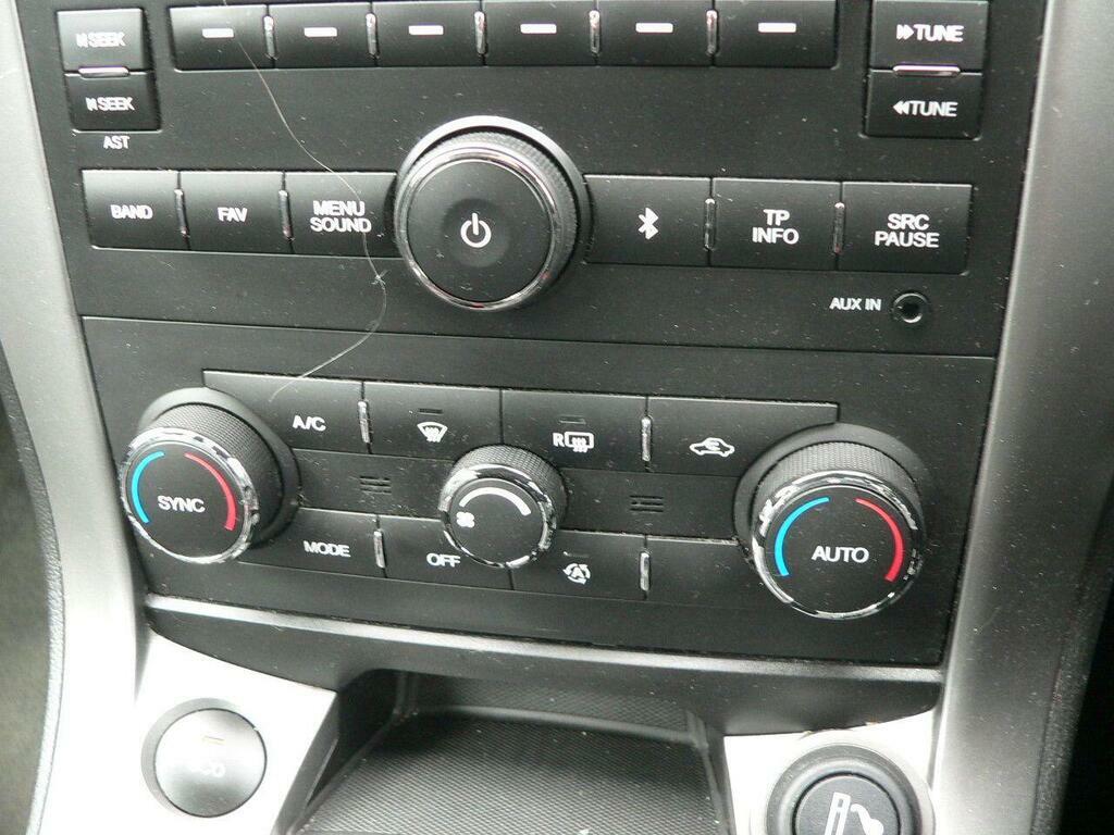 Chevrolet Captiva Suv White #16