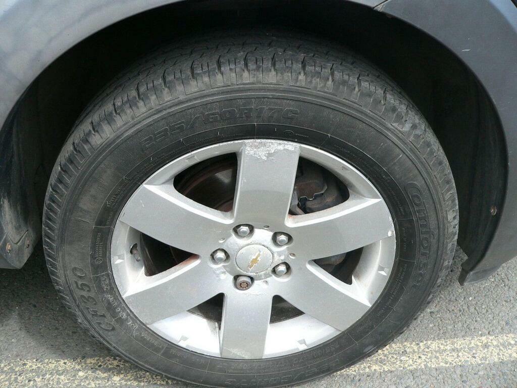 Chevrolet Captiva Suv White #26