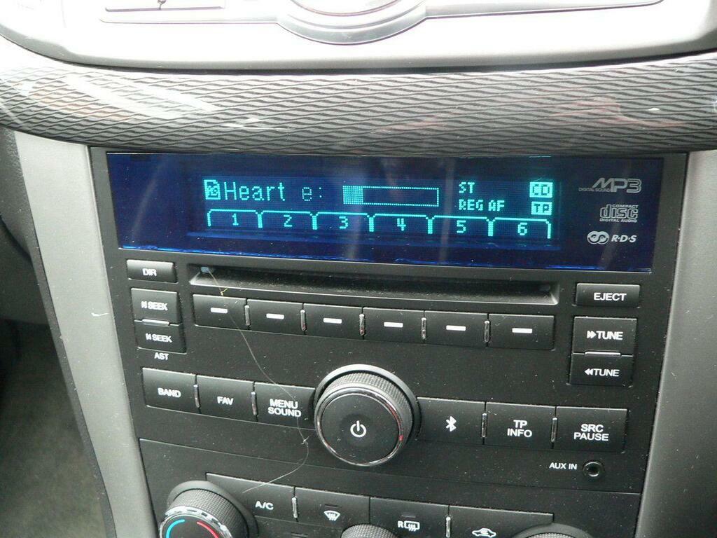 Chevrolet Captiva Suv White #30