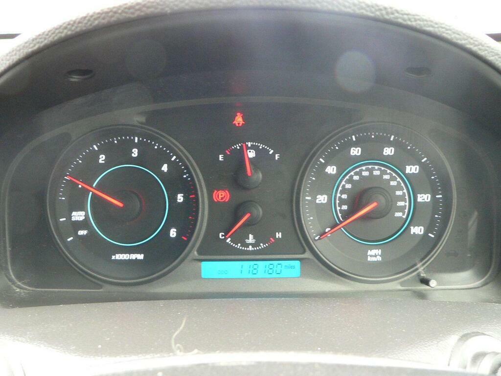 Chevrolet Captiva Suv White #31