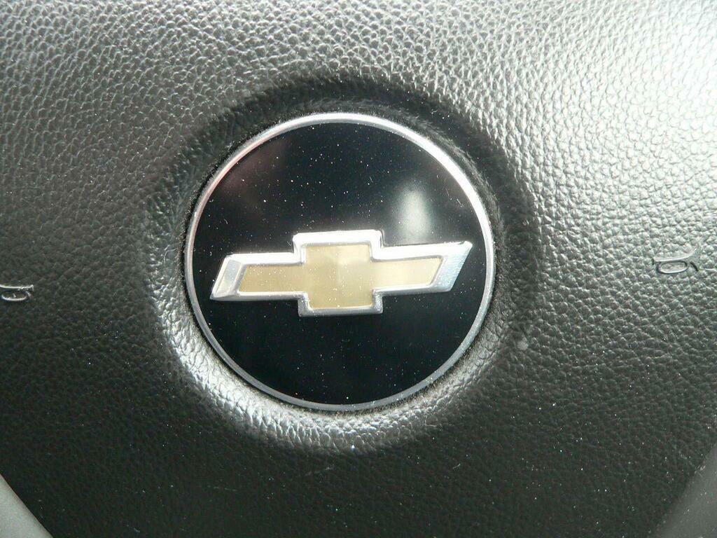 Chevrolet Captiva Suv White #15