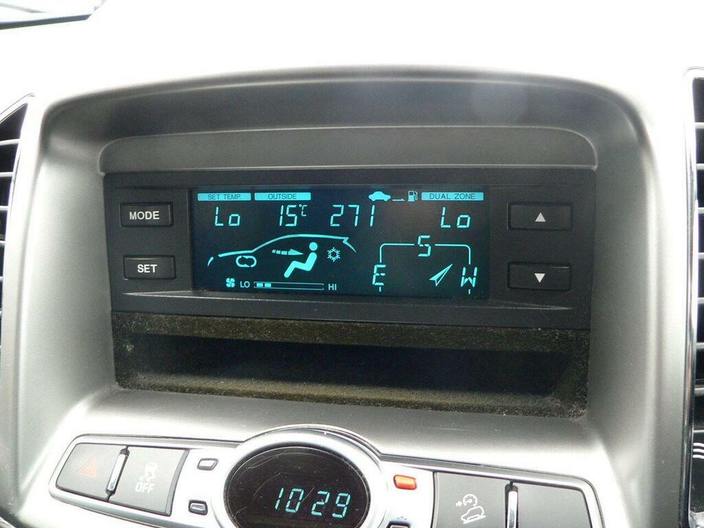 Chevrolet Captiva Suv White #29