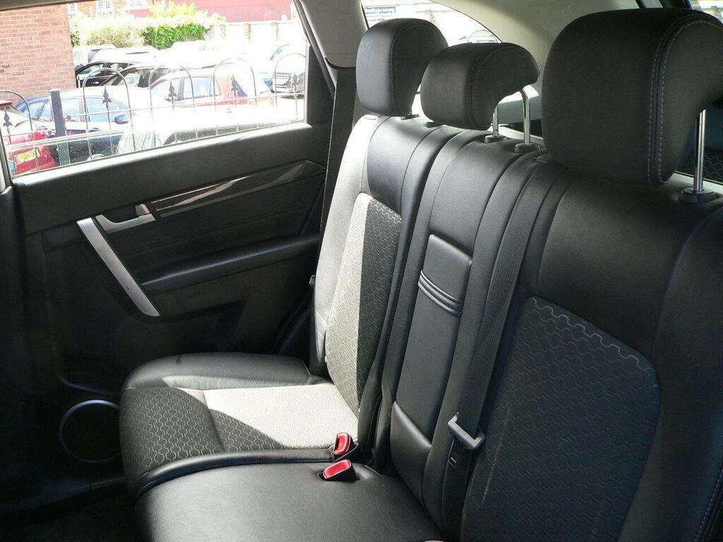 Chevrolet Captiva Suv White #13