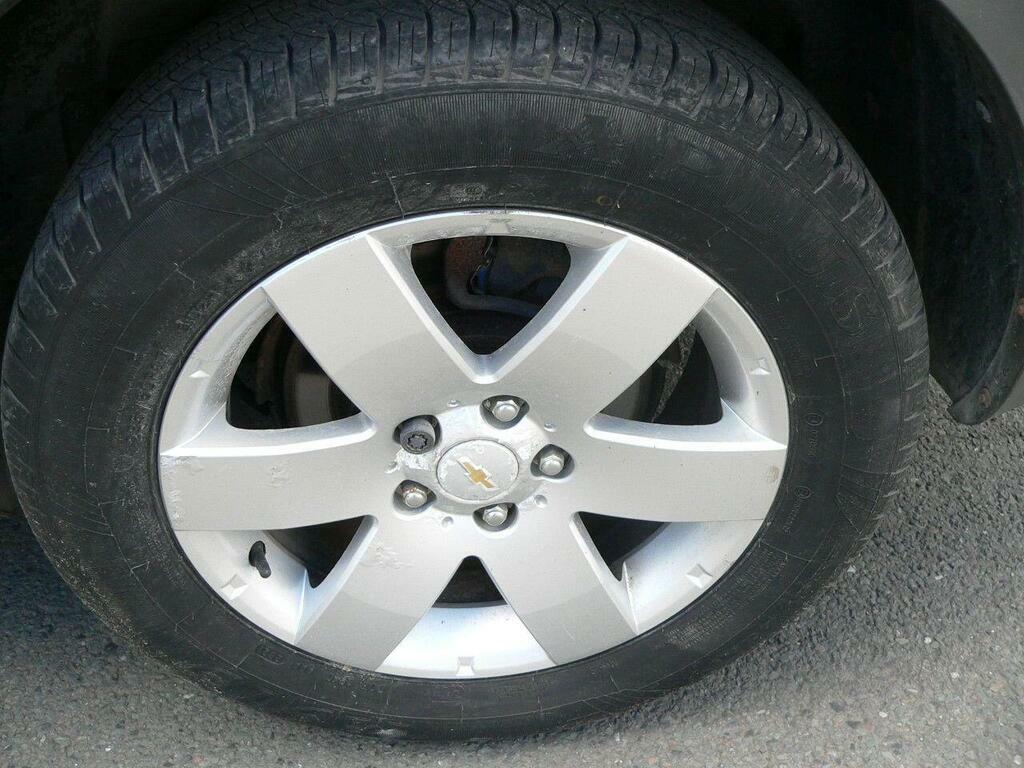 Chevrolet Captiva Suv White #28