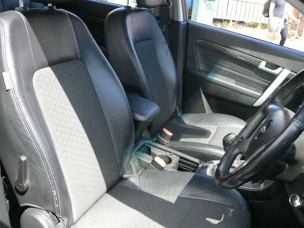 Chevrolet Captiva Suv White #11