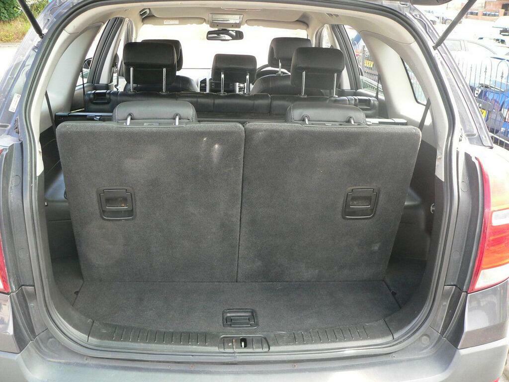 Chevrolet Captiva Suv White #32
