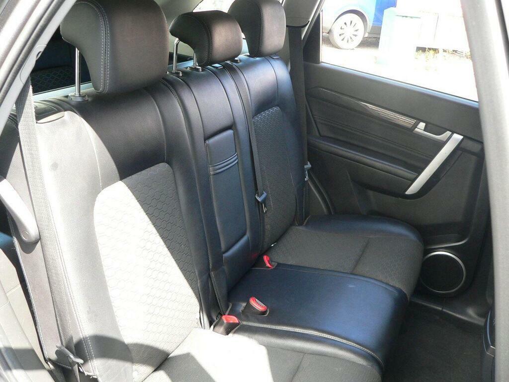Chevrolet Captiva Suv White #12