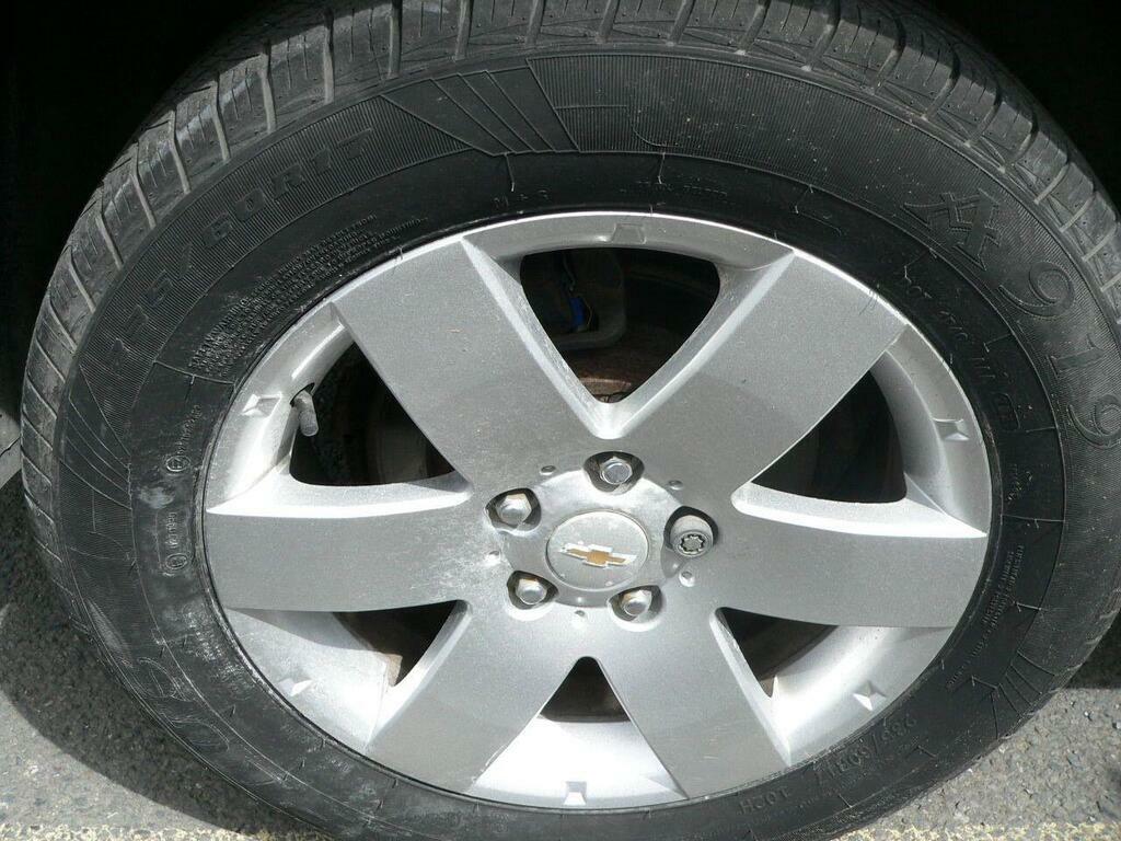 Chevrolet Captiva Suv White #25