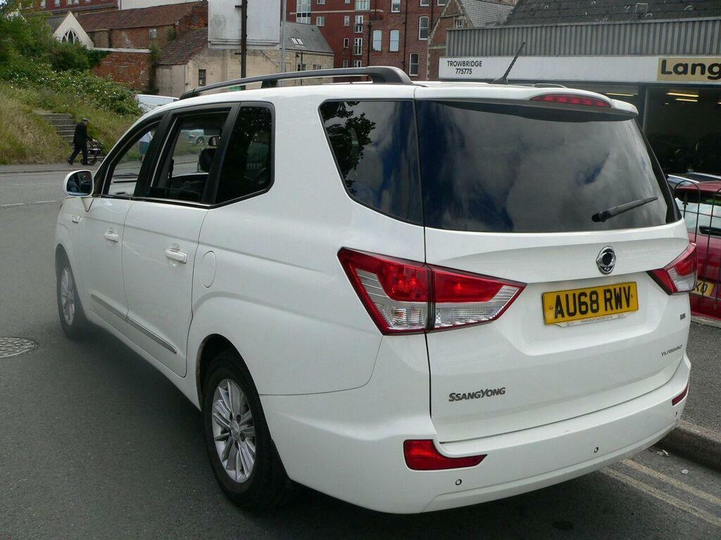 SsangYong Turismo 2.2D Ex Euro 6 White #4