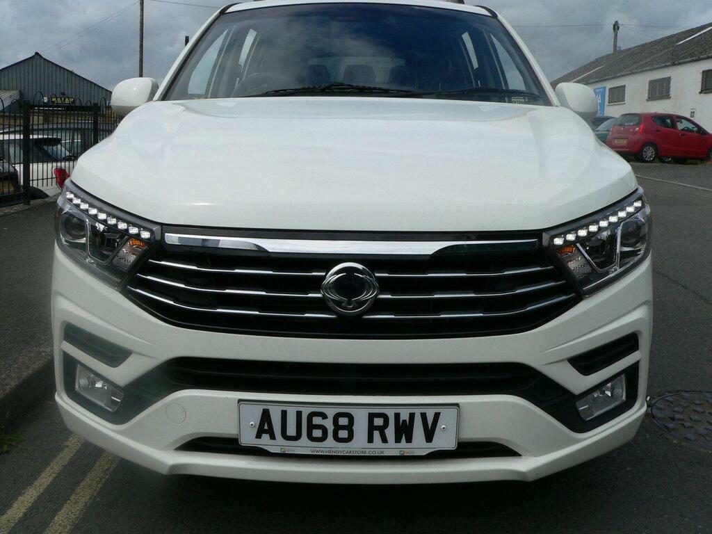 SsangYong Turismo 2.2D Ex Euro 6 White #2