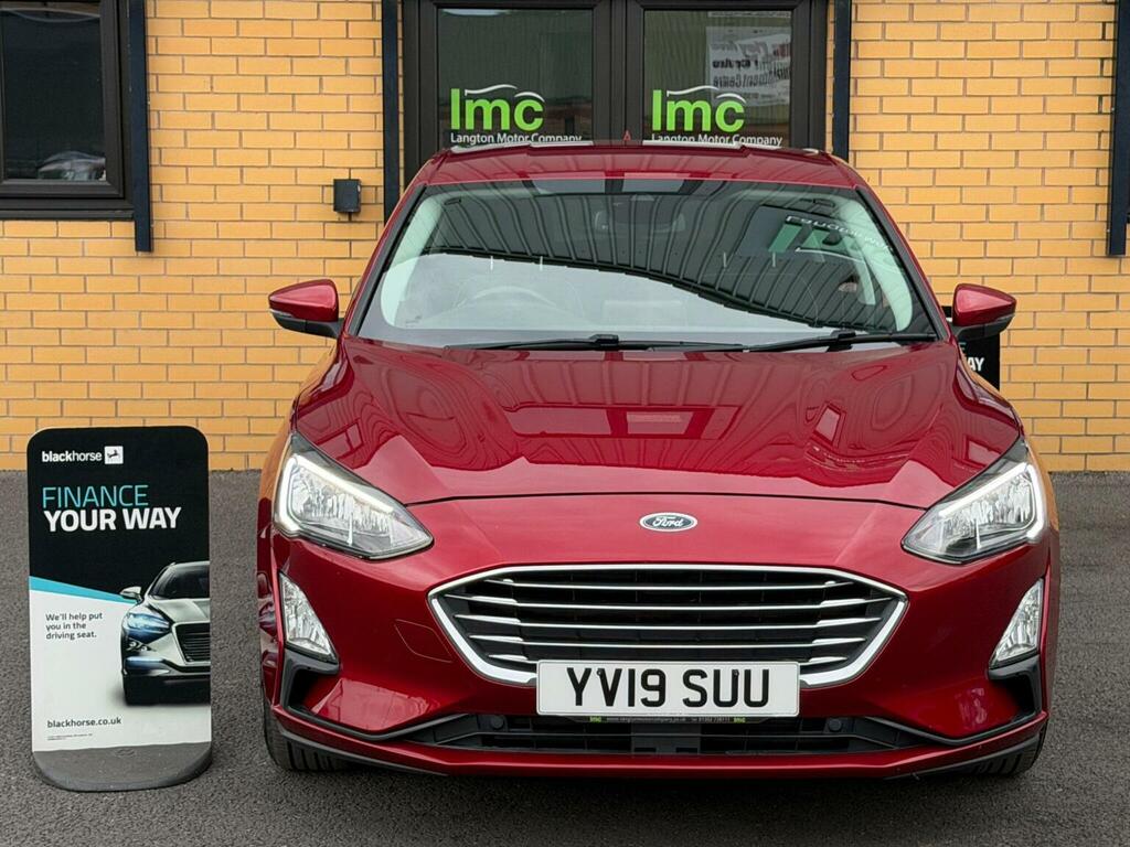 Ford Focus Hatchback 1.0T Ecoboost Titanium Euro 6 Ss YV19SUU Red #4