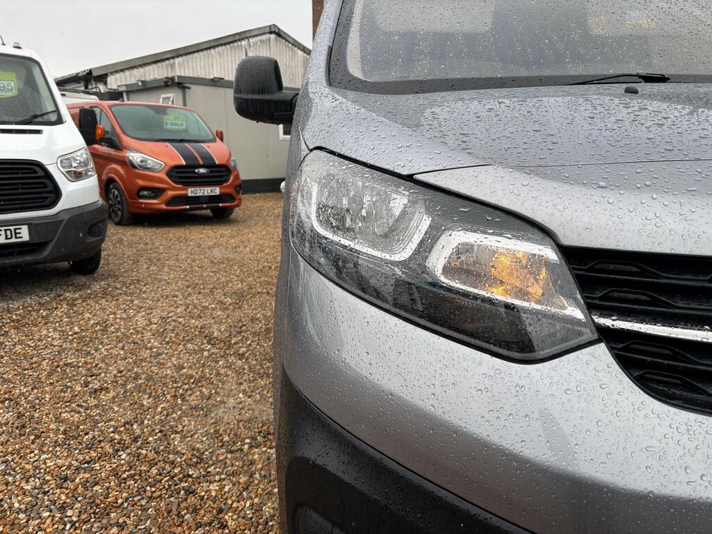 Vauxhall Vivaro Vivaro F2700 Dynamic Ss White #21