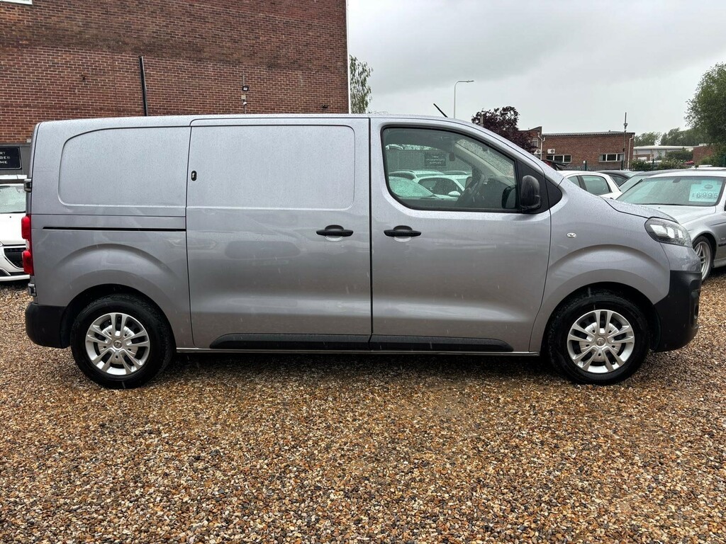 Vauxhall Vivaro Vivaro F2700 Dynamic Ss White #8