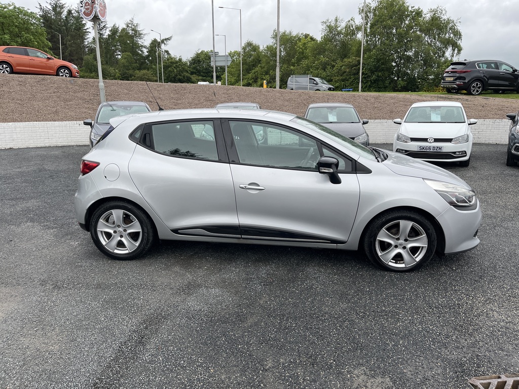 Renault Clio 1.2 16V Dynamique Medianav Silver #2