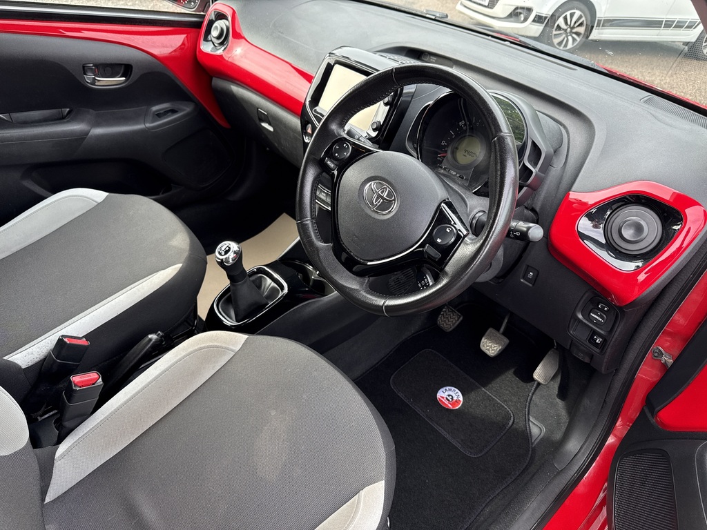 Toyota Aygo 1.0 Vvt-i X-style SW67FVN Red #6
