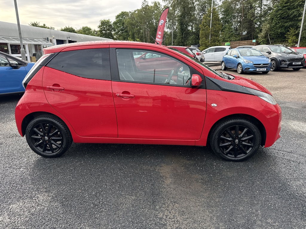 Toyota Aygo 1.0 Vvt-i X-style SW67FVN Red #3