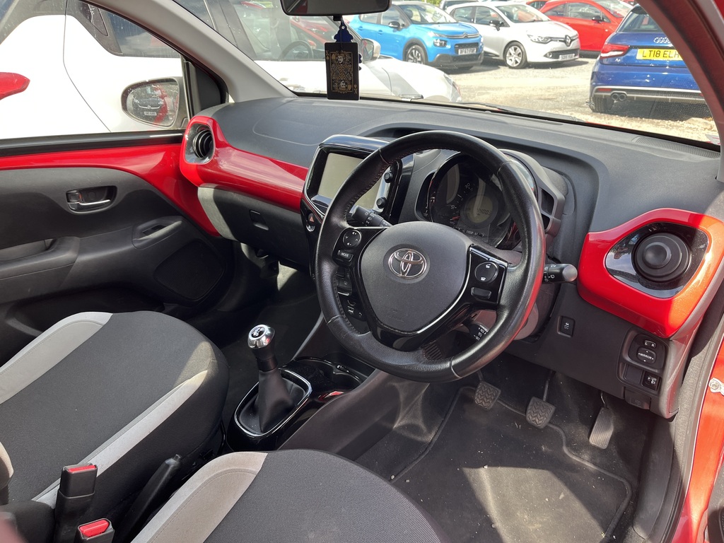 Toyota Aygo 1.0 Vvt-i X-style Red #2