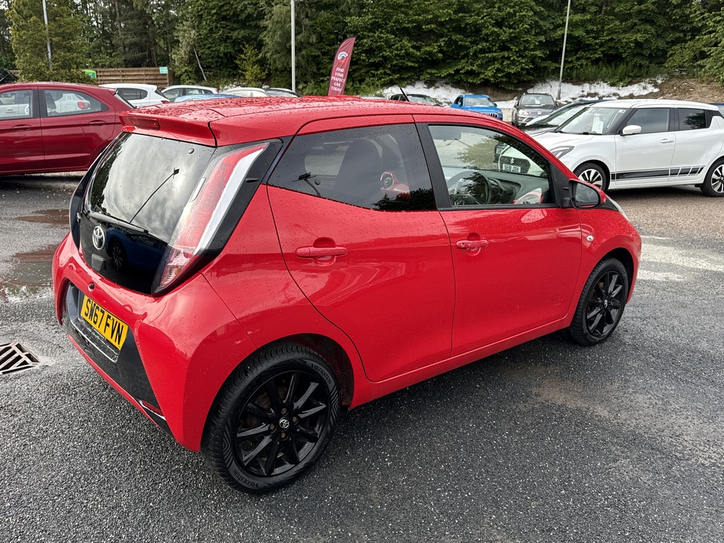Toyota Aygo 1.0 Vvt-i X-style SW67FVN Red #4