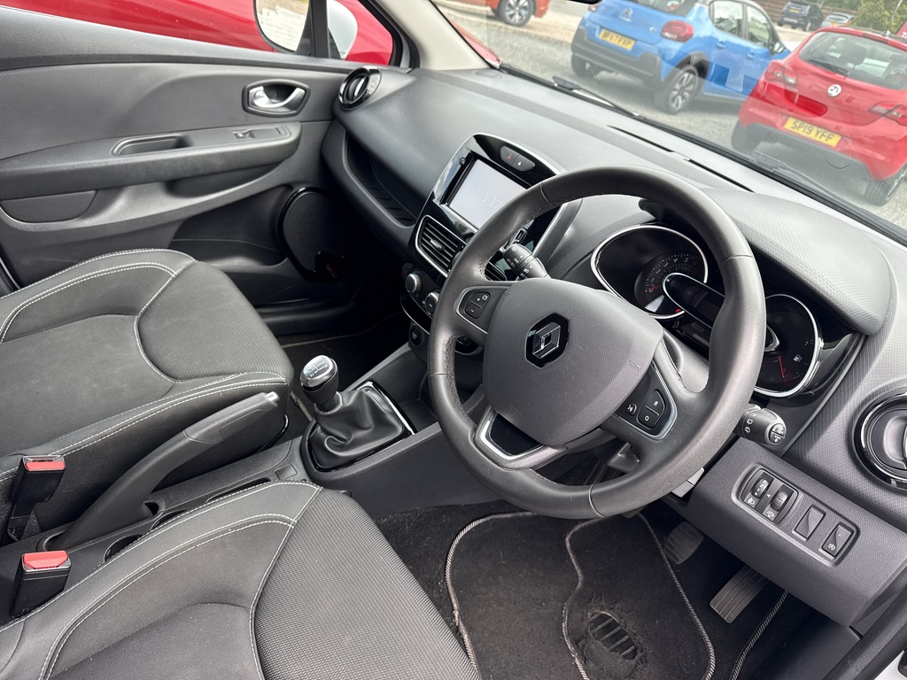 Renault Clio 0.9 Tce 75 Iconic White #2