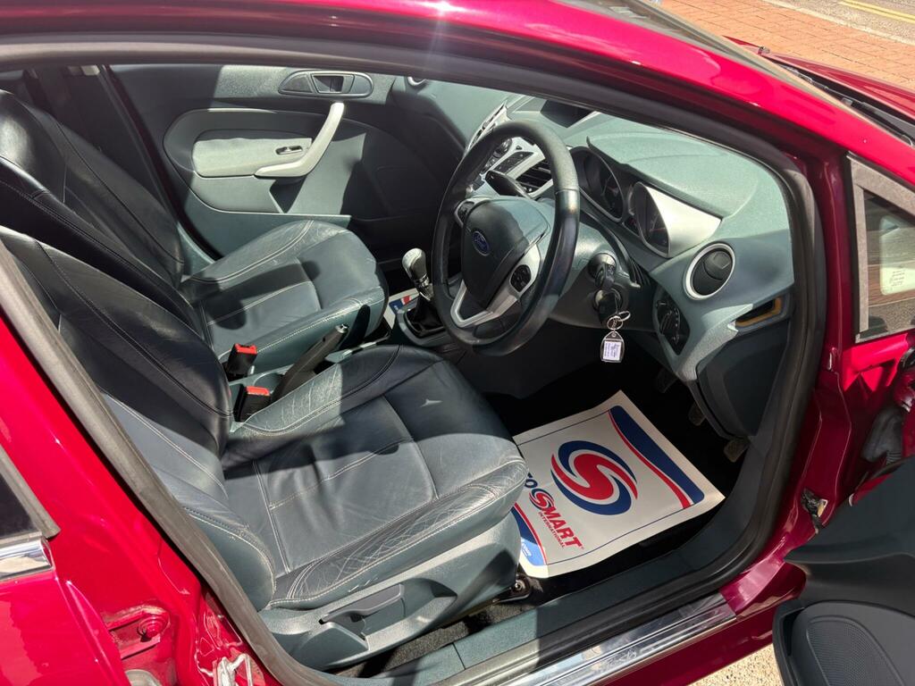 Ford Fiesta White #13