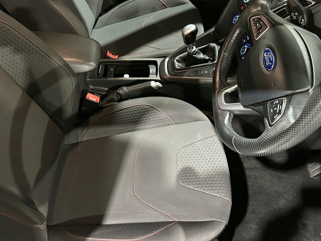 Ford Focus 1.5T Ecoboost St-line Hatchback White #4