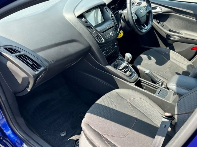Ford Focus 1.0T Ecoboost St-line Hatchback Blue #2