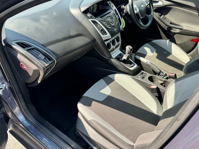 Ford Focus 1.6 Zetec Hatchback Euro 5 105 Grey #2