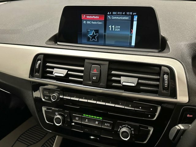 BMW 1 Series 118I 1.5 Sport Nav Step Black #38