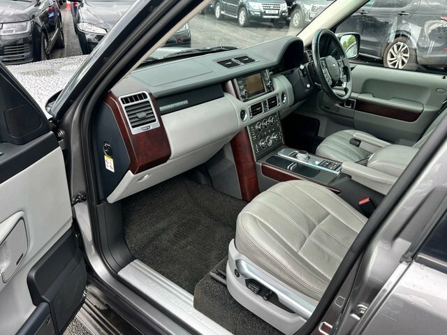 Land Rover Range Rover Suv White #2