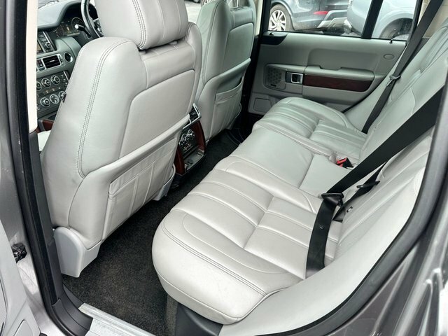 Land Rover Range Rover Suv White #3