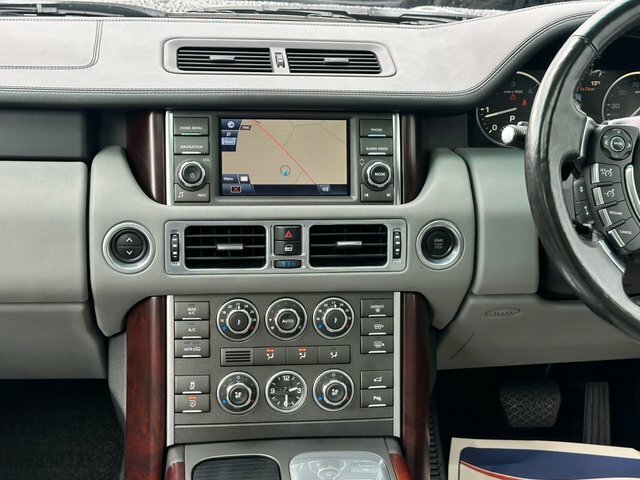 Land Rover Range Rover Suv White #7