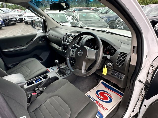 Nissan Navara 2.5 Dci Visia Pickup Double Cab White #3