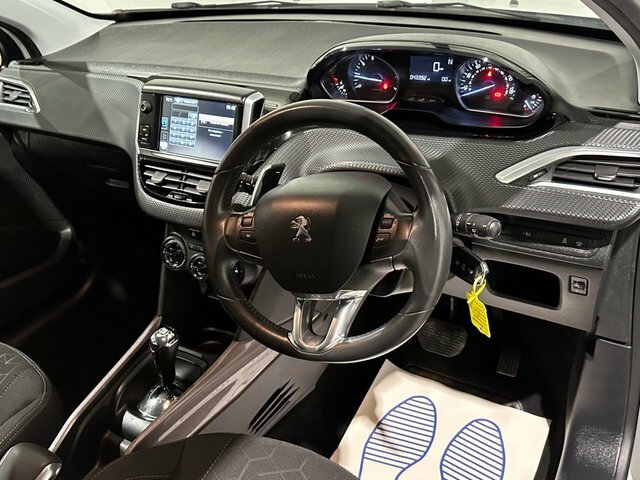 Peugeot 2008 1.2 Puretech Active Suv Etg Euro 6 S S White #2