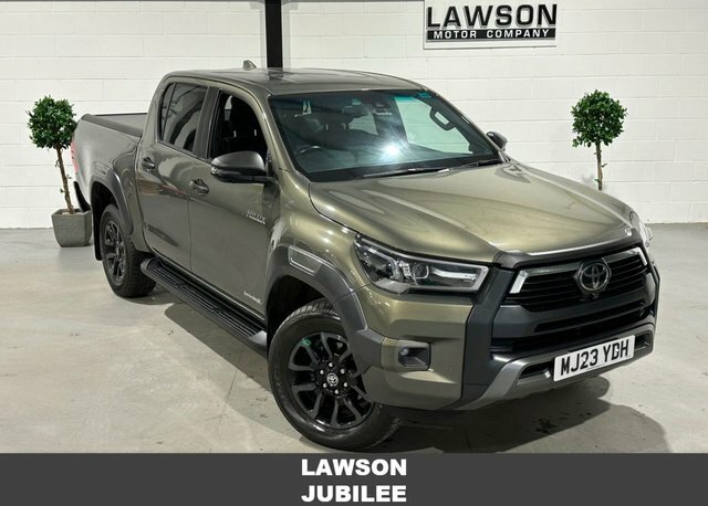 Toyota HILUX 2.8 D-4d Invincible X Pickup Double Cab Brown