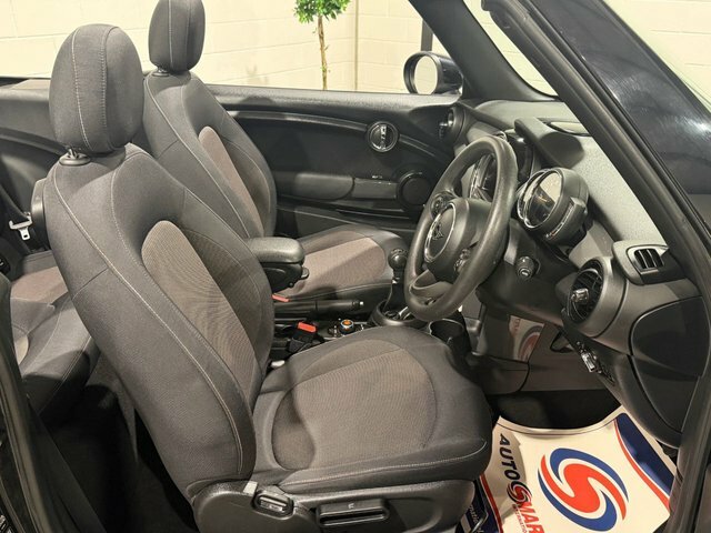 Mini Convertible 1.5 Cooper Classic Convertible E Black #4