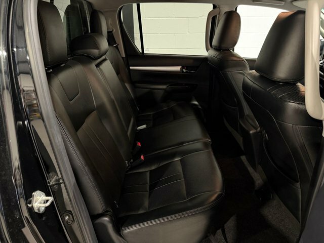 Toyota HILUX 2.4 D-4d Invincible X Pickup Double Cab Black #3