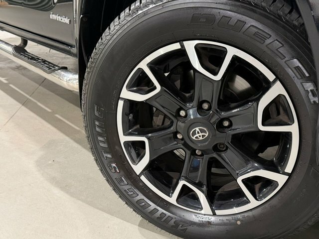 Toyota HILUX 2.4 D-4d Invincible X Pickup Double Cab Black #6