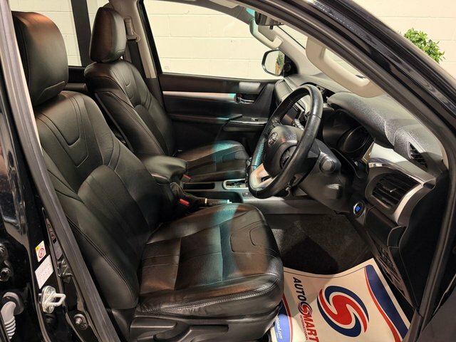 Toyota HILUX 2.4 D-4d Invincible X Pickup Double Cab Black #2