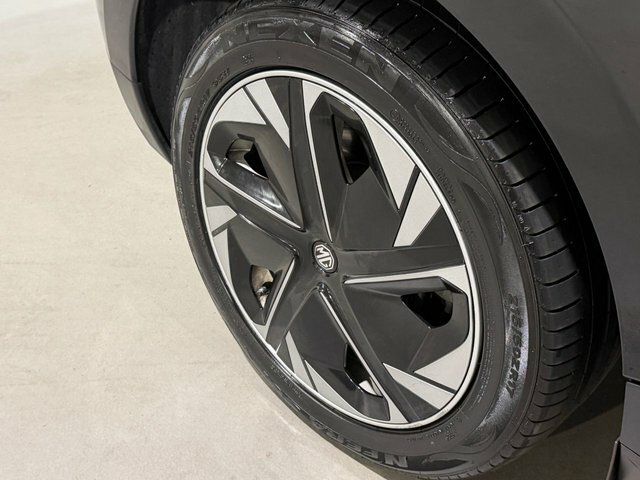 MG MG4 64Kwh Se Long Range Hatchback 2 Black #4