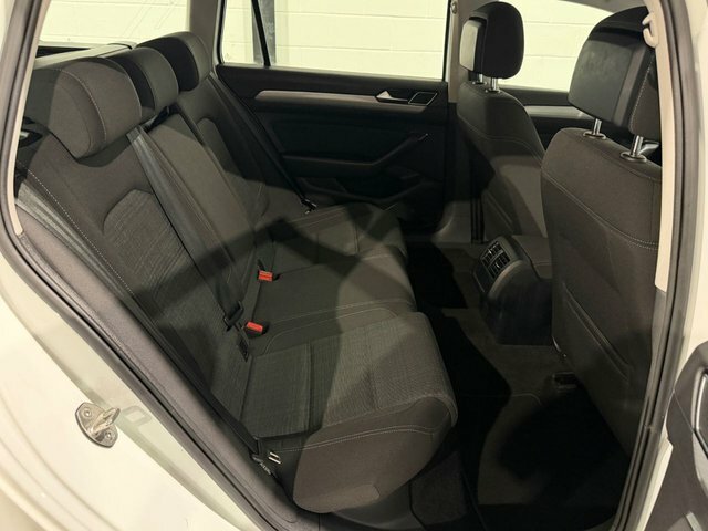 Volkswagen Passat 2.0 Tdi Evo Se Nav Estate Dsg Euro 6 S White #4